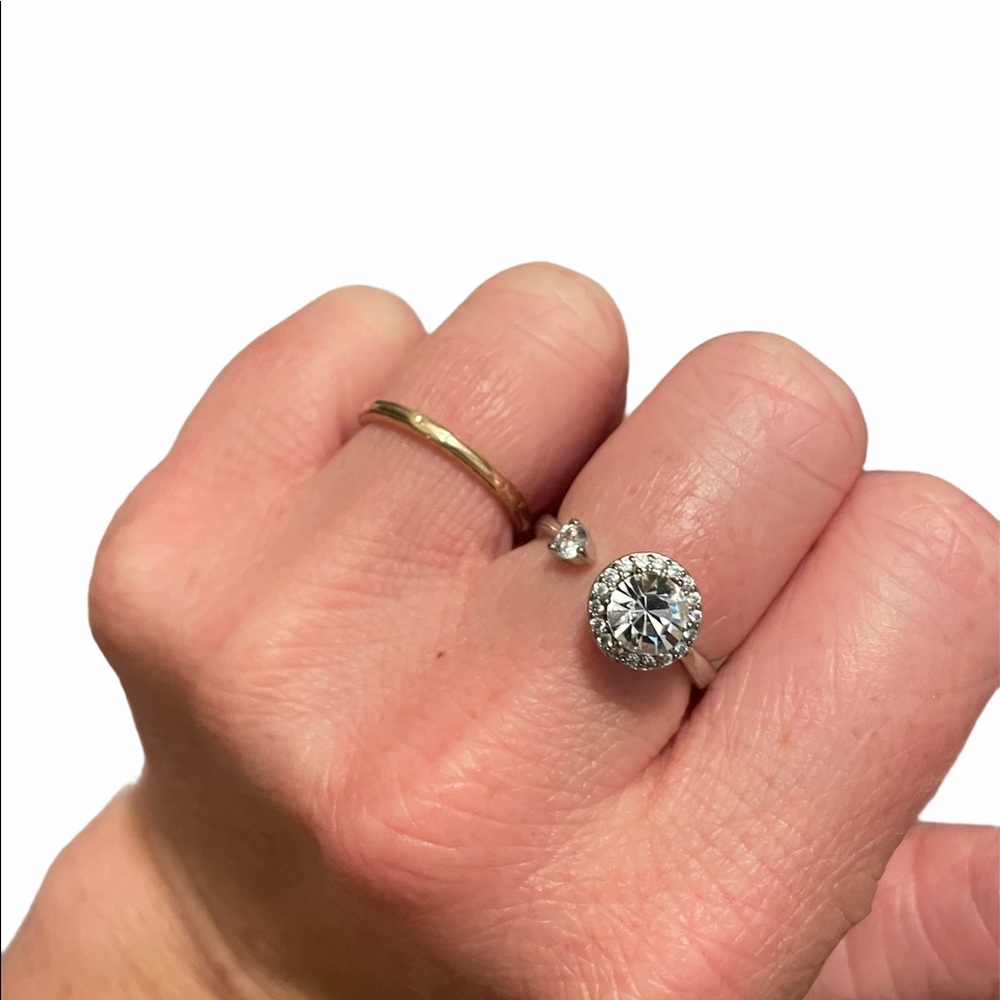 Adjustable round stones cubic zirconia ring